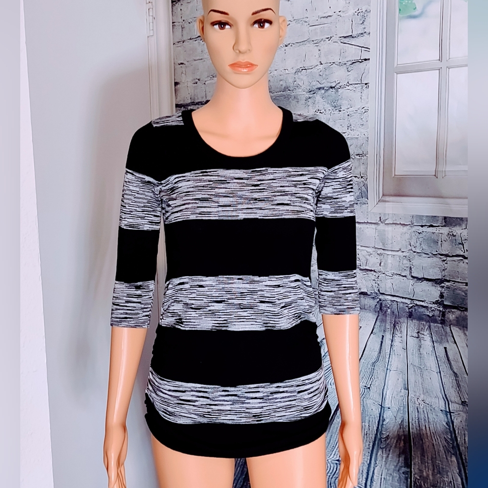 STRIPED BLACK AND VARIEGATED GRAY RUCHED SIDES SWEATER WOMEN'S SIZE M